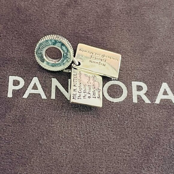 Pandora Harry Potter, Hogwarts Acceptance Letter Dangle Charm - Picture 2 of 5
